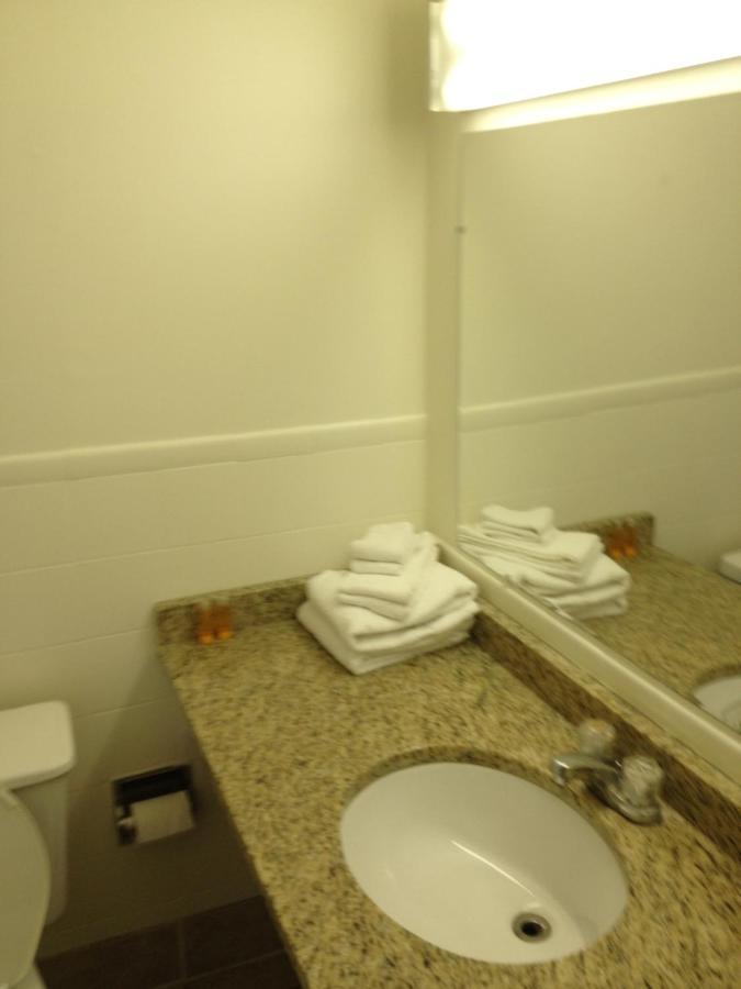 Weber Inn Kitchener Buitenkant foto